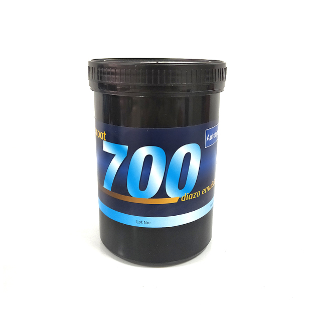 700